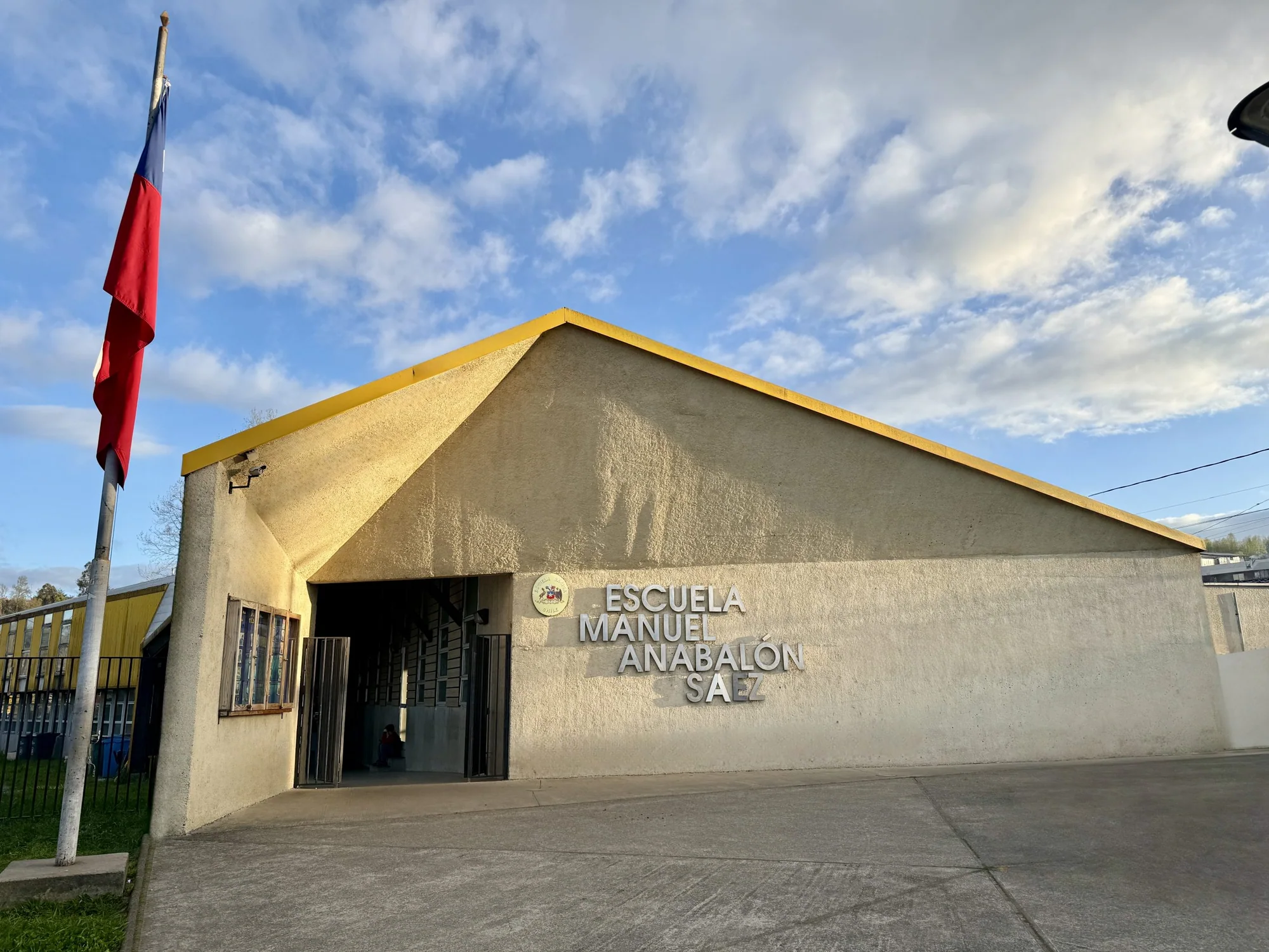 Ingreso principal de la escuela