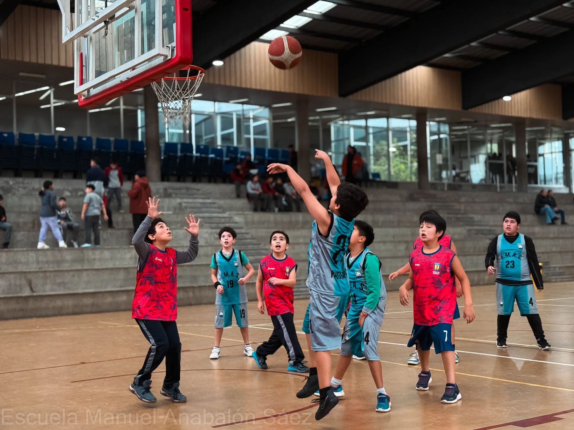 Estudiantes en un taller deportivo